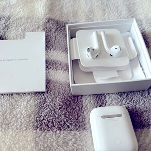 Apple earbuds never used !